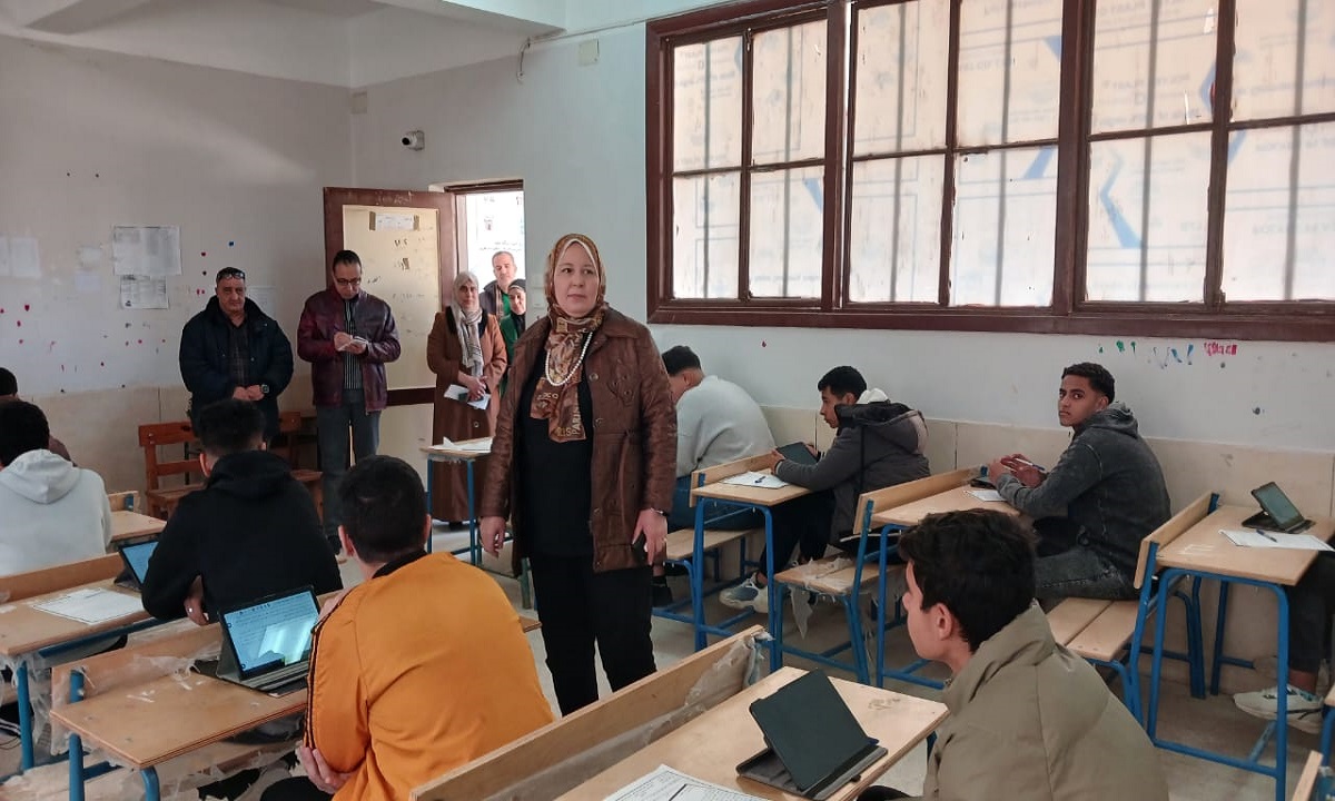 المحافظ يتابع انتظام أعمال امتحانات الفصل الدراسي الأول